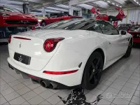 Usata Ferrari California 560 CV (411 kW) 2014 Bianco Cabrio