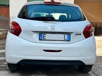 Usata Peugeot 208 Allure 68 CV (50 kW) 2014 Bianco Utilitaria