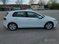 Usata VW Golf VIII Life 131 CV (96 kW) 2022 Bianco Berlina