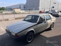 Usata Alfa Romeo 75 110 CV (80 kW) 1988 Grigio Berlina