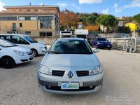 Usado Renault Mégane II Sportway 100 CV (73 kW) 2006 Gris Berlina