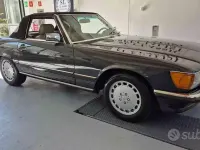 Usata Mercedes 560 245 CV (180 kW) 1986 Nero metallizzato metallizzato Cabrio