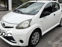 Usata Toyota Aygo 68 CV (50 kW) 2013 Bianco Utilitaria