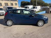 Usata Ford Fiesta 75 CV (55 kW) 2015 Blu Berlina