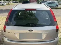 Usata Ford Fiesta 80 CV (58 kW) 2003 Grigio Utilitaria