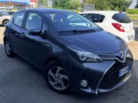 Usata Toyota Yaris Hybrid Active 73 CV (53 kW) 2016 Grigio Berlina