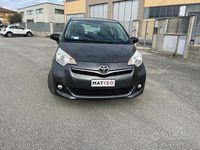 Usata Toyota Verso-S Style 122 CV (89 kW) 2012 Grigio Monovolume
