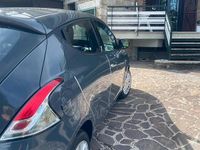 Usata Lancia Ypsilon Gold 69 CV (50 kW) 2017 Grigio Utilitaria