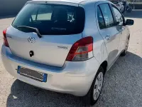 Usata Toyota Yaris Sol 69 CV (50 kW) 2011 Grigio Utilitaria