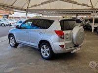 Usata Toyota RAV4 Luxury 177 CV (130 kW) 2006 Argento SUV