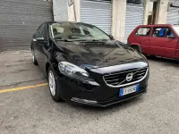 Usata Volvo V40 Momentum 114 CV (83 kW) 2013 Nero Berlina