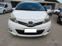 Usata Toyota Yaris Lounge 69 CV (50 kW) 2013 Bianco Berlina