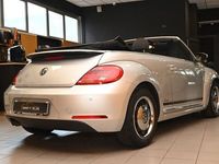 Käytetty VW Beetle Cabriolet Sport 150 HP (110 kW) 2015 Hopea Avoauto