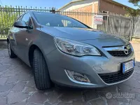 Usata Opel Astra Cosmo 110 CV (80 kW) 2012 Grigio Station wagon