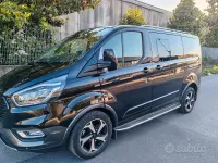 Usata Ford Tourneo Titanium 170 CV (125 kW) 2023 Nero Monovolume
