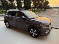 Usata VW T-Cross R-line 110 CV (80 kW) 2022 Grigio scuro SUV