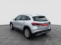 Usata Mercedes GLA180 Business 116 CV (85 kW) 2022 Argento SUV