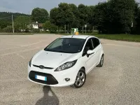 Usata Ford Fiesta Titanium 68 CV (50 kW) 2011 Bianco Berlina
