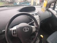 Begagnad Toyota Yaris Sol 69 HK (50 kW) 2007 Silver Halvkombi