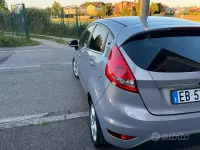 Usata Ford Fiesta Titanium 82 CV (60 kW) 2010 Grigio Berlina