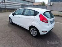 Usata Ford Fiesta 60 CV (44 kW) 2012 Bianco Utilitaria