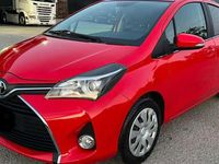 Usata Toyota Yaris 90 CV (66 kW) 2015 Rosso Utilitaria