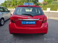 Usata Toyota Yaris 69 CV (50 kW) 2016 Rosso Utilitaria