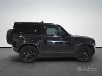 Usata Land Rover Defender SE Dynamic 200 CV (147 kW) 2022 Nero SUV