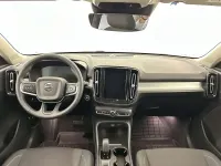 Usata Volvo XC40 Momentum 129 CV (94 kW) 2022 Argento SUV