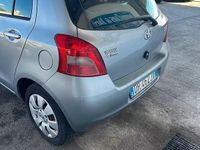 Usata Toyota Yaris 84 CV (61 kW) 2007 Grigio Utilitaria