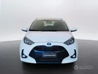 Usata Toyota Yaris Hybrid Active 92 CV (67 kW) 2023 Bianco Berlina