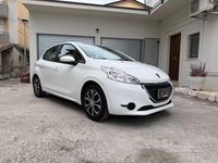 Usata Peugeot 208 68 CV (50 kW) 2013 Bianco Utilitaria