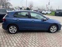 Usata VW Golf VIII Life 116 CV (85 kW) 2025 Blu Berlina