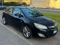 Usata Opel Astra Cosmo 140 CV (102 kW) 2010 Nero Berlina