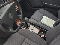 Usata Mercedes E200 122 CV (89 kW) 1992 Verde Berlina