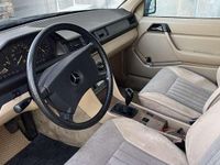 Usata Mercedes 200 109 CV (80 kW) 1989 Argento Berlina