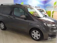 Usata Ford Tourneo Courier 75 CV (55 kW) 2017 Grigio Monovolume