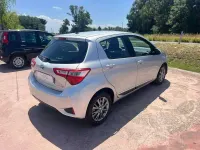 Usata Toyota Yaris Hybrid Active 73 CV (53 kW) 2017 Argento Berlina