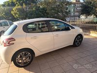Usata Peugeot 208 68 CV (50 kW) 2015 Bianco Utilitaria