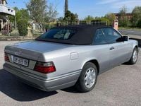 Usata Mercedes E200 136 CV (100 kW) 1994 Argento Cabrio