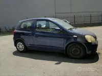 Usata Toyota Yaris 75 CV (55 kW) 2003 Bluazzurro Berlina