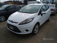 Usata Ford Fiesta 70 CV (51 kW) 2011 Bianco Utilitaria