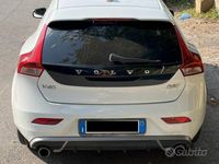 Usata Volvo V40 R-Design 120 CV (88 kW) 2017 Bianco Station wagon