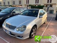Usata Mercedes C220 Avantgarde 150 CV (110 kW) 2004 Argento metallizzato Berlina