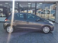 Usata Toyota Yaris Lounge 90 CV (66 kW) 2013 Grigio Utilitaria