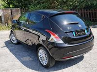 Usata Lancia Ypsilon 85 CV (62 kW) 2015 Nero Utilitaria
