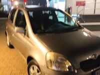 Usata Toyota Yaris 75 CV (55 kW) 2004 Grigio Utilitaria