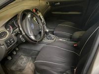 Usata Ford Focus 90 CV (66 kW) 2005 Grigio Station wagon