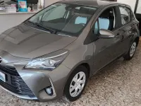 Usata Toyota Yaris Lounge 69 CV (50 kW) 2018 Marrone Berlina