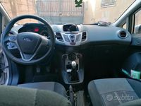 Usata Ford Fiesta 96 CV (70 kW) 2010 Grigio Berlina